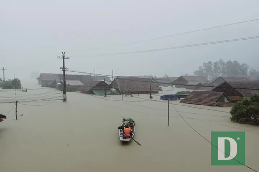 Mưa lũ khiến nhiều khu vực ở miền Trung ngập sâu (Ảnh: Dân Trí) Mưa lũ khiến nhiều khu vực ở miền Trung ngập sâu (Ảnh: Dân Trí)