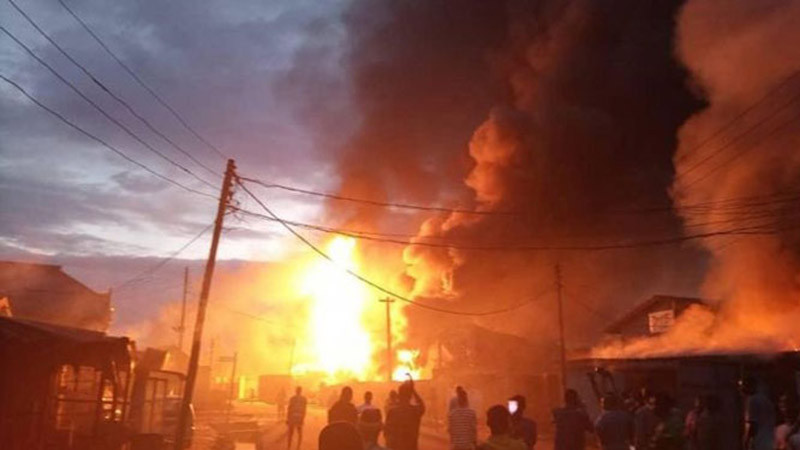 Hiện trường vụ nổ trạm xăng tại Nigeria (ảnh: Lasema)