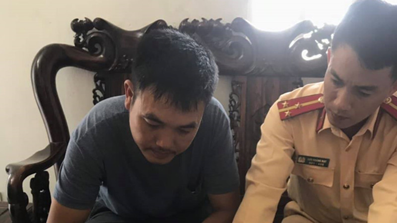 Lái xe ký biên bản vi phạm