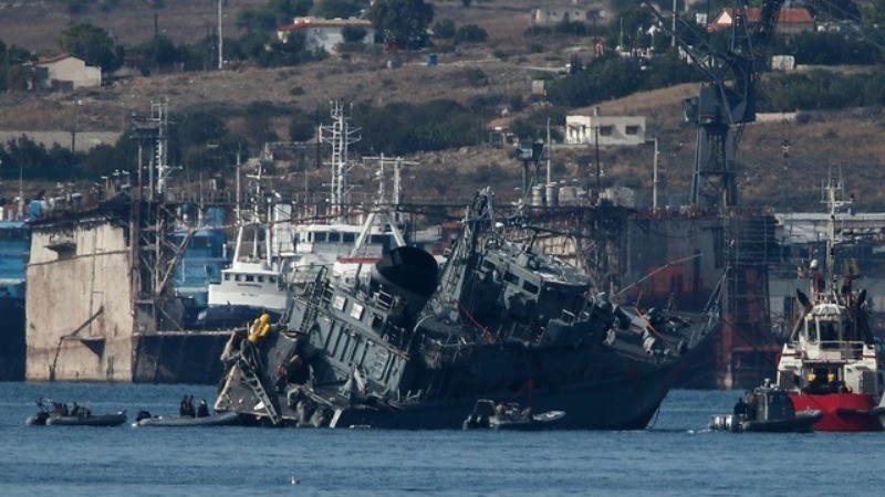 Cận cảnh con tàu dò mìn gặp nạn