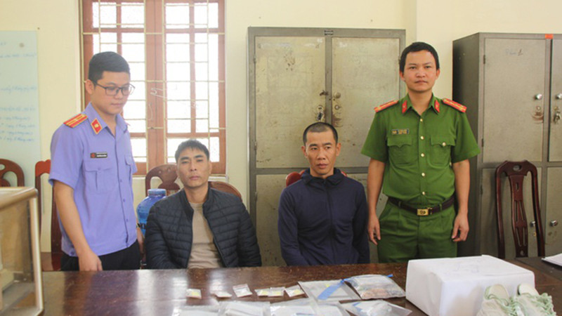 Phạm Anh Tuấn và Trần Anh Tài tại cơ quan điều tra (ảnh: Zing)