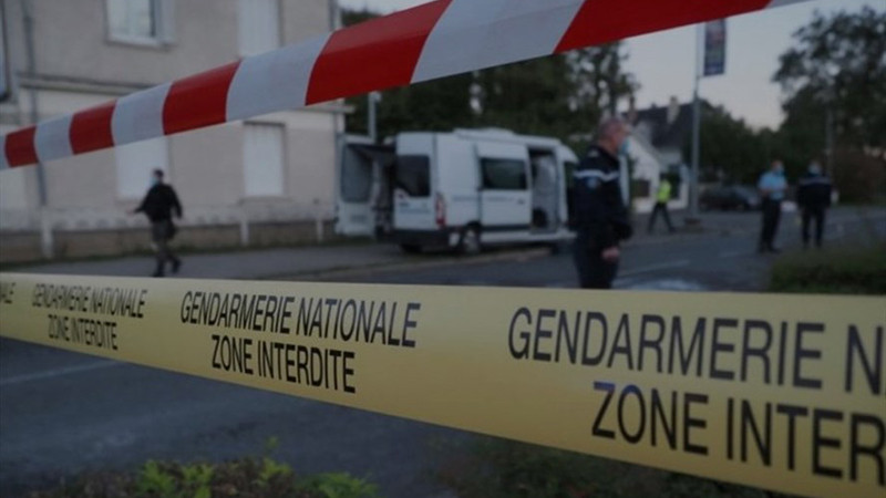 Cảnh sát phong tỏa hiện trường vụ va chạm máy bay và tàu lượn ở Pháp (ảnh: AFP)