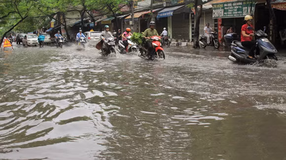 Nửa ngày sau mưa lớn, phố Núi Trúc vẫn ngập sâu