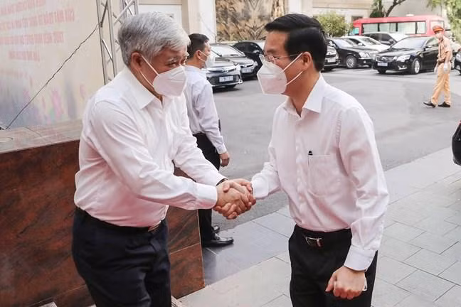 Chủ tịch Ủy ban Trung ương MTTQ Việt Nam Đỗ Văn Chiến và Thường trực Ban Bí thư Võ Văn Thưởng trước thềm Hội nghị
