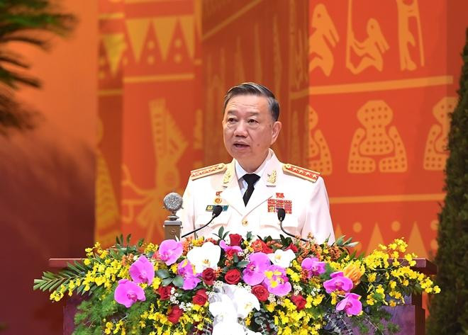 Bộ trưởng Tô Lâm trình bày tham luận tại Đại hội XIII Bộ trưởng Tô Lâm trình bày tham luận tại Đại hội XIII