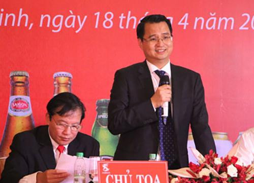 Ông Võ Thanh Hà (người đứng) bị kỷ luật Đảng vì những sai phạm khi còn giữ chức Chủ tịch HĐQT Tổng Công ty cổ phần Bia - Rượu - Nước giải khát Sài Gòn (SABECO) Ông Võ Thanh Hà (người đứng) bị kỷ luật Đảng vì những sai phạm khi còn giữ chức Chủ tịch HĐQT Tổng Công ty cổ phần Bia - Rượu - Nước giải khát Sài Gòn (SABECO)