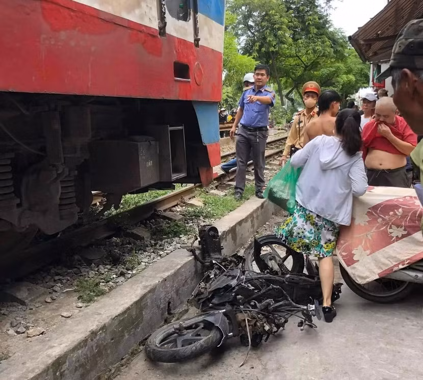 Hiện trường vụ tai nạn giao thông đường sắt