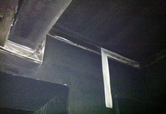 Cháy chung cư 31 tầng, hàng trăm người dân hoảng loạn ảnh 7 Cháy chung cư 31 tầng, hàng trăm người dân hoảng loạn ảnh 7