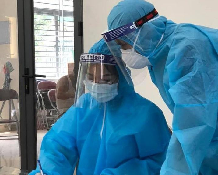 Hàng trăm mẫu xét nghiệm của người dân Nghệ An trong vùng có ca dương tính với Covid-19 đã được lấy Hàng trăm mẫu xét nghiệm của người dân Nghệ An trong vùng có ca dương tính với Covid-19 đã được lấy