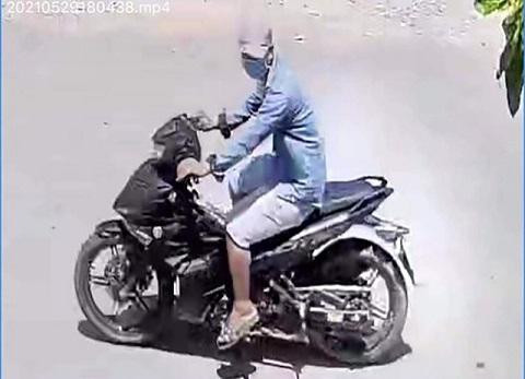 Hình ảnh về Vũ Anh Tuấn được camera ghi lại Hình ảnh về Vũ Anh Tuấn được camera ghi lại