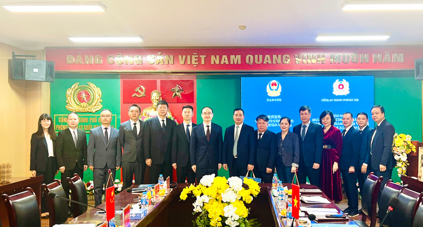 Các đại biểu chụp ảnh lưu niệm Các đại biểu chụp ảnh lưu niệm