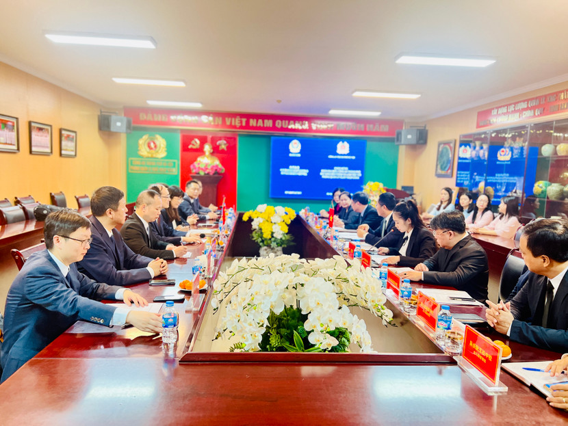 Đoàn đại biểu CATP Bắc Kinh thăm Phòng Quản lý xuất nhập cảnh CATP Hà Nội Đoàn đại biểu CATP Bắc Kinh thăm Phòng Quản lý xuất nhập cảnh CATP Hà Nội