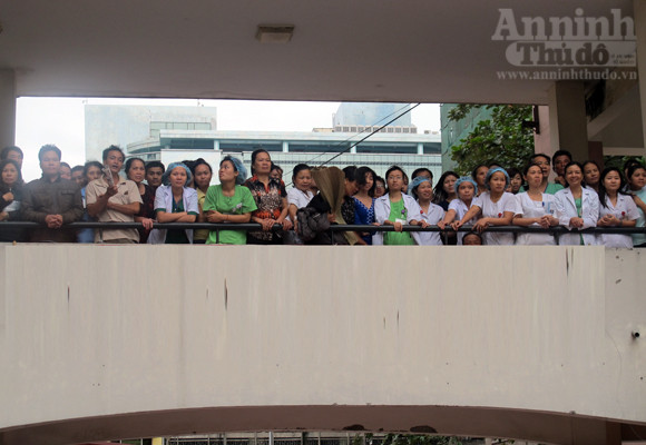 Muôn kiểu “hóng” vụ “trẻ sơ sinh bị bắt cóc trở về” ảnh 12