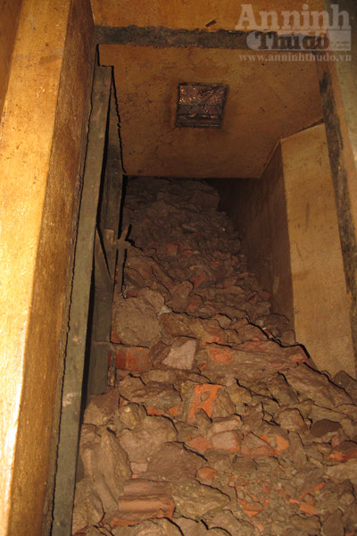 Chui vào từng ngõ ngách căn hầm dưới KS Metropole Hà Nội ảnh 14