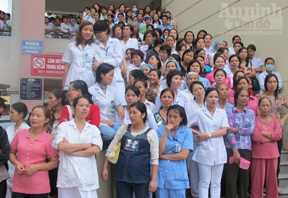 Muôn kiểu “hóng” vụ “trẻ sơ sinh bị bắt cóc trở về” ảnh 2