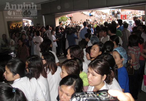 Muôn kiểu “hóng” vụ “trẻ sơ sinh bị bắt cóc trở về” ảnh 13