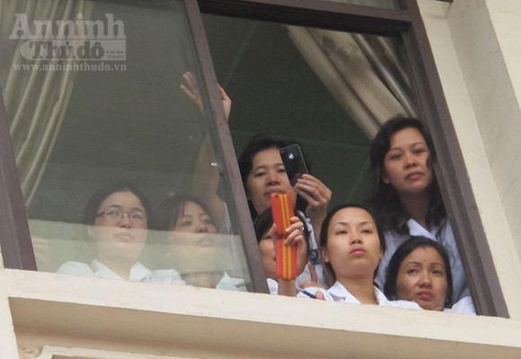 Muôn kiểu “hóng” vụ “trẻ sơ sinh bị bắt cóc trở về” ảnh 6