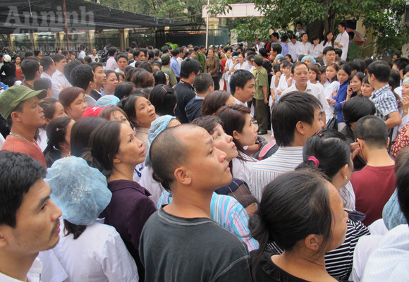 Muôn kiểu “hóng” vụ “trẻ sơ sinh bị bắt cóc trở về” ảnh 11