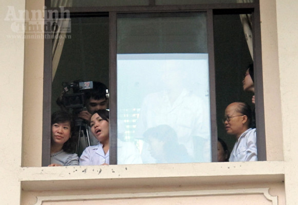 Muôn kiểu “hóng” vụ “trẻ sơ sinh bị bắt cóc trở về” ảnh 8