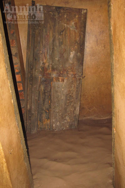 Chui vào từng ngõ ngách căn hầm dưới KS Metropole Hà Nội ảnh 3