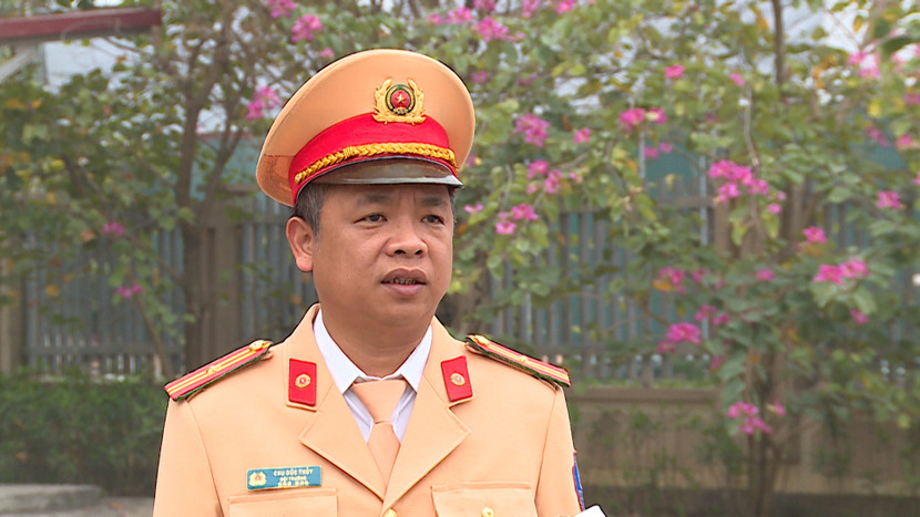 Lực lượng CSGT gặp nhiều khó khăn trong việc xử lý các vụ tai nạn liên quan đến xe container chở cuộn thép