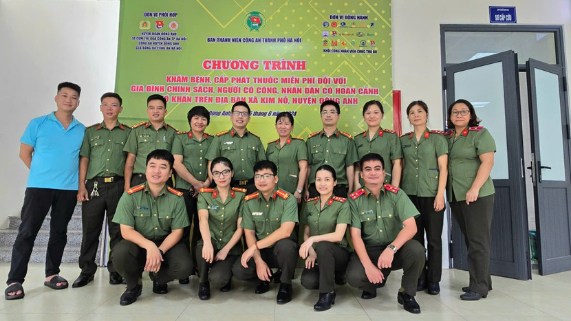 Những bác sỹ mang sắc phục Công an nhân dân của Bệnh viện CATP Hà Nội Những bác sỹ mang sắc phục Công an nhân dân của Bệnh viện CATP Hà Nội