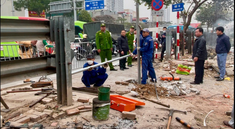 Liên ngành phối hợp xử lý "điểm đen" mất an toàn giao thông đường sắt vào sáng 6/2 Liên ngành phối hợp xử lý "điểm đen" mất an toàn giao thông đường sắt vào sáng 6/2