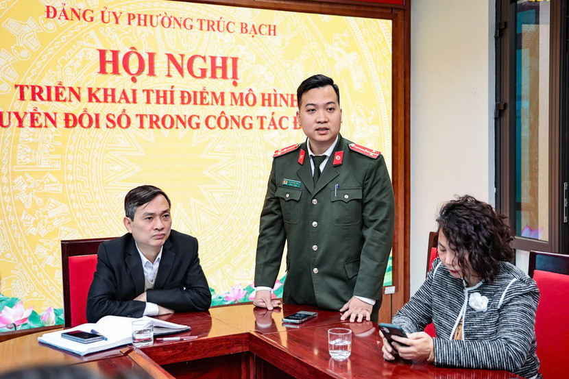 Mô hình mới về chuyển đổi số có sự kết hợp chặt chẽ giữa Đảng bộ phường Trúc Bạch và Đội An ninh của Công an quận Ba Đình. Mô hình mới về chuyển đổi số có sự kết hợp chặt chẽ giữa Đảng bộ phường Trúc Bạch và Đội An ninh của Công an quận Ba Đình.