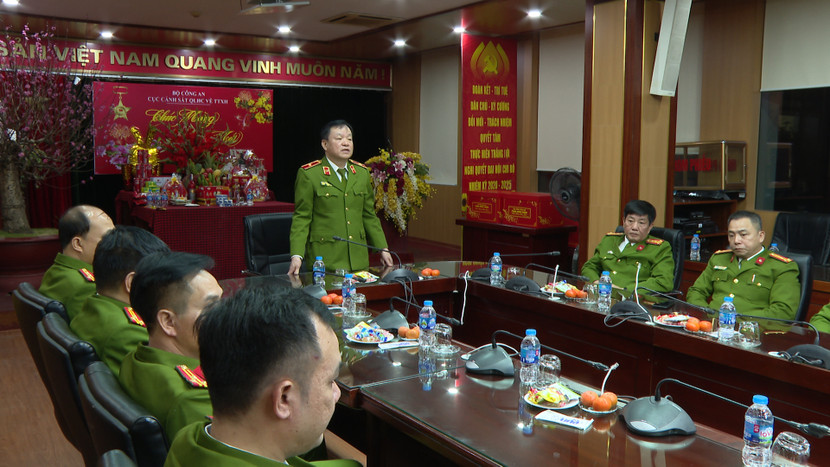 Thiếu tướng Phùng Đức Thắng, Phó Cục trưởng Cục Cảnh sát Quản lý hành chính về trật tự xã hội, Bộ Công an chỉ đạo các tổ công tác trước khi xuất quân