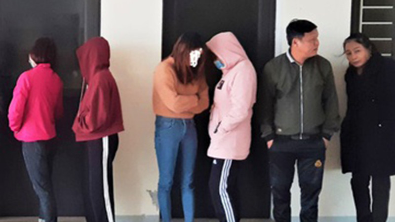 Công an làm việc với người liên quan