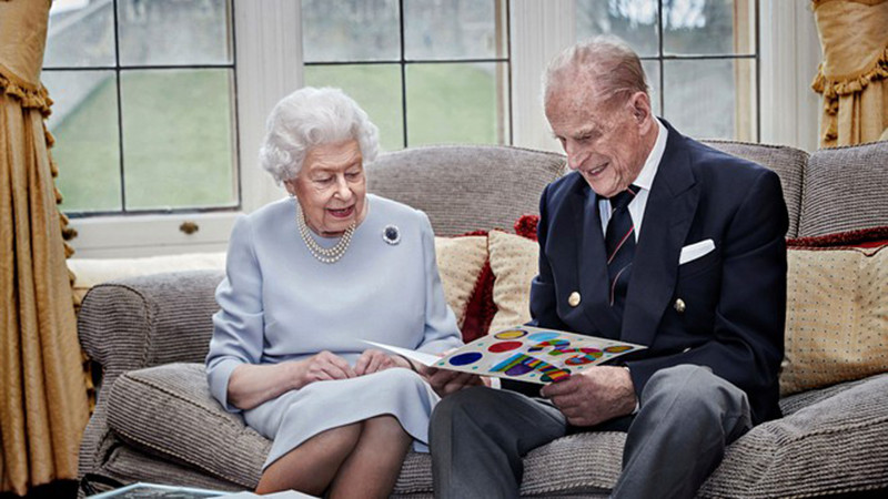 Nữ hoàng Elizabeth II và phu quân Philip sẽ tiêm vắc xin Covid-19 Nữ hoàng Elizabeth II và phu quân Philip sẽ tiêm vắc xin Covid-19