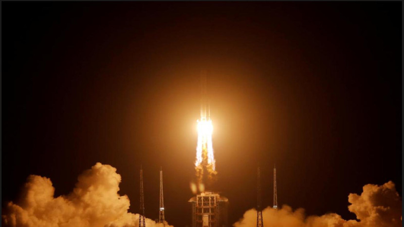 Tên lửa Long March-5 Y5, mang theo tàu thăm dò Mặt Trăng Chang'e-5, cất cánh từ Trung tâm Phóng Không gian Văn Xương, ở Văn Xương, tỉnh Hải Nam, Trung Quốc ngày 24-11-2020. Tên lửa Long March-5 Y5, mang theo tàu thăm dò Mặt Trăng Chang'e-5, cất cánh từ Trung tâm Phóng Không gian Văn Xương, ở Văn Xương, tỉnh Hải Nam, Trung Quốc ngày 24-11-2020.