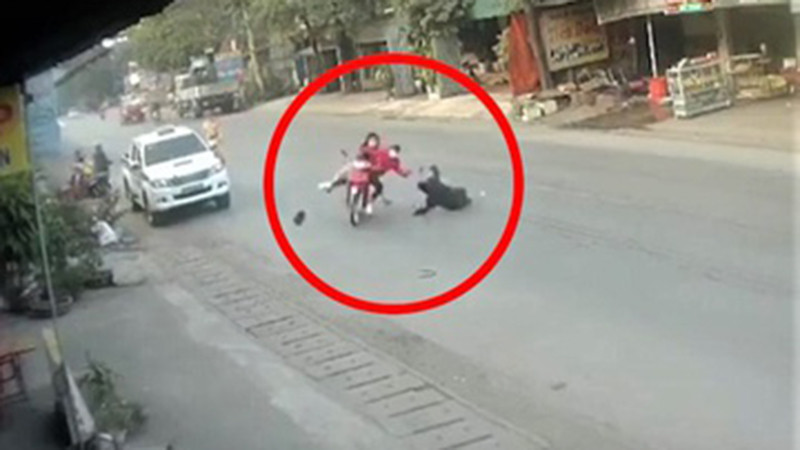 Sự việc được camera an ninh ghi lại chiều 9-12