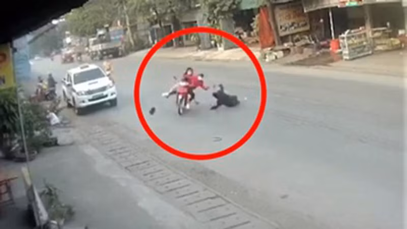 Sự việc được camera an ninh ghi lại chiều 9-12