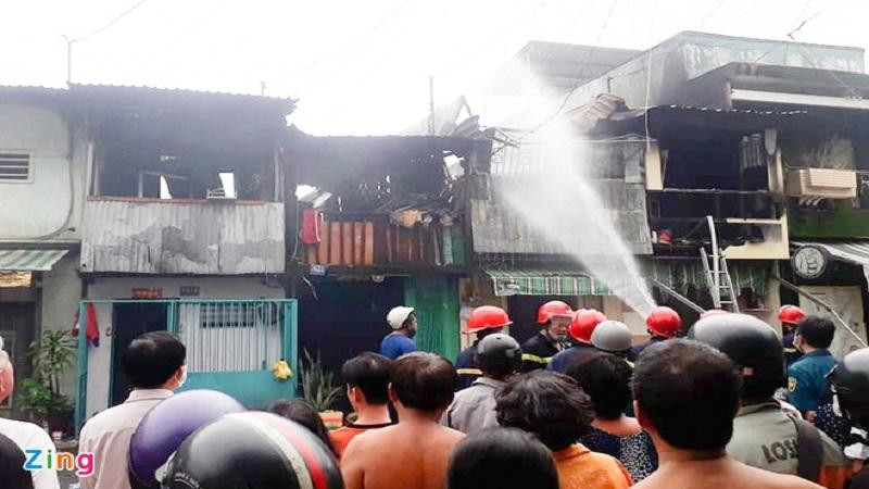 Vụ cháy khiến 4 căn nhà bị thiêu rụi