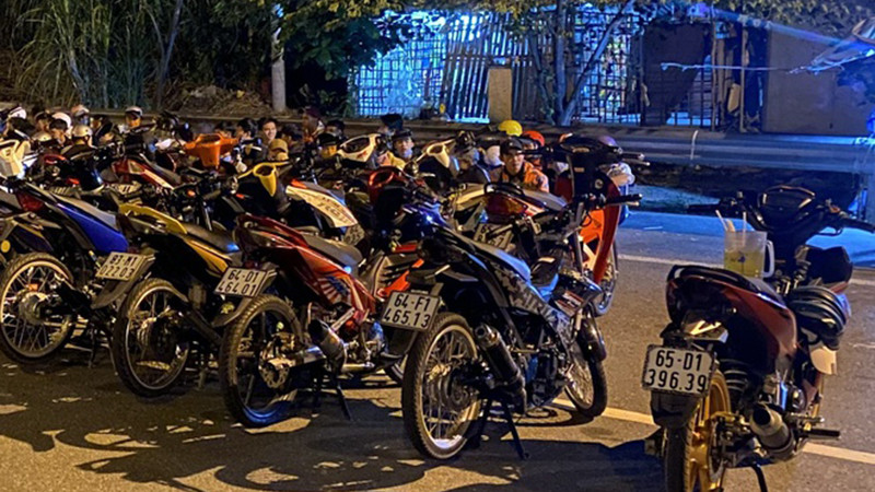 Nhóm thanh niên tụ tập đua xe cùng phương tiện bị tạm giữ Nhóm thanh niên tụ tập đua xe cùng phương tiện bị tạm giữ