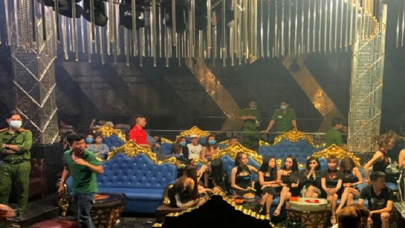 Cảnh sát phát hiện 55 người dương tính với ma túy trong quán bar ở Bình Dương