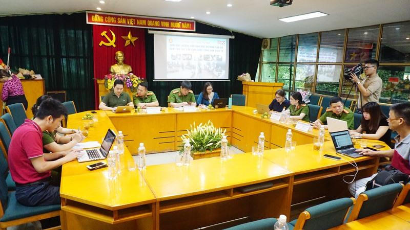 Quang cảnh buổi giao lưu trực tuyến