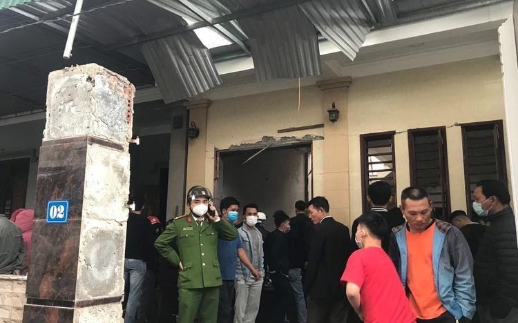 Nổ lớn trong căn nhà 2 tầng, người đàn ông nhập viện cấp cứu ảnh 1 Nổ lớn trong căn nhà 2 tầng, người đàn ông nhập viện cấp cứu ảnh 1