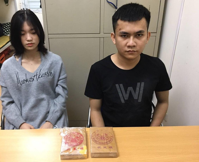 Đánh sập đường dây mua bán ma túy, vận chuyển qua xe khách. Trong ảnh: Hai đối tượng bị bắt giữ (ảnh CACC) Đánh sập đường dây mua bán ma túy, vận chuyển qua xe khách. Trong ảnh: Hai đối tượng bị bắt giữ (ảnh CACC)