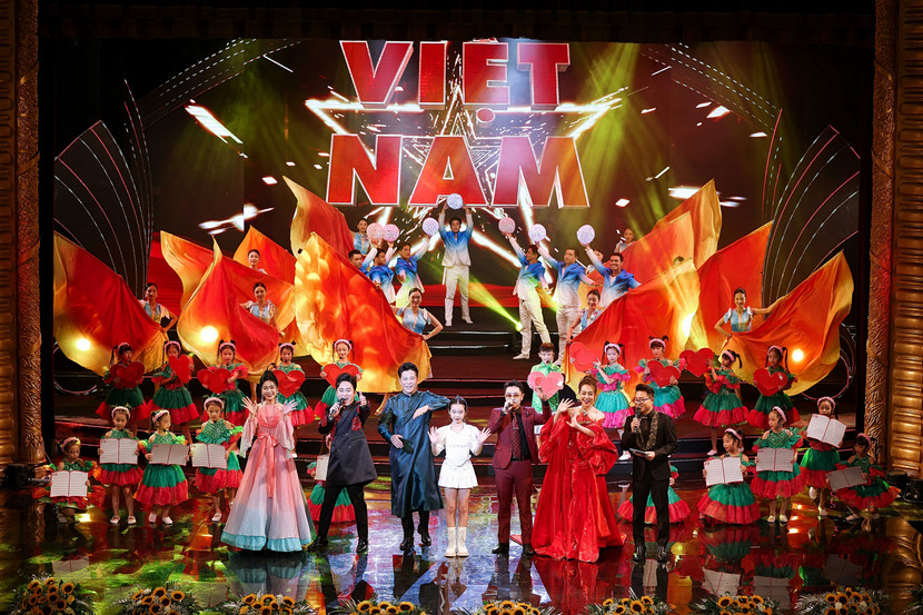 Tập thể nghệ sĩ trong đêm gala (Nguồn: VIETART)