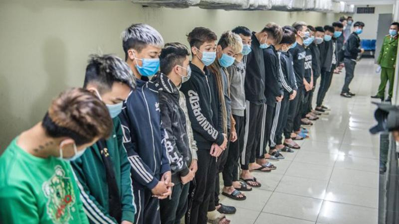 17 đối tượng bị bắt giữ (Ảnh: Zing) 17 đối tượng bị bắt giữ (Ảnh: Zing)