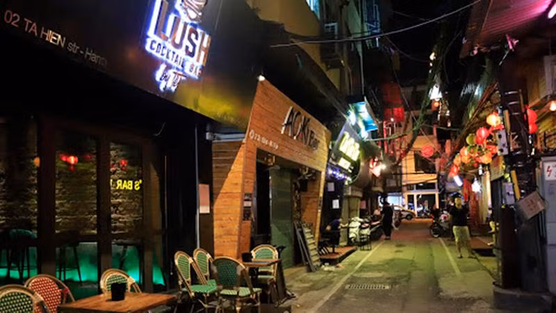 Quán bar, karaoke, vũ trường được hoạt động trở lại từ 0h ngày 23-3 (Ảnh: Báo Hà Nội Mới)