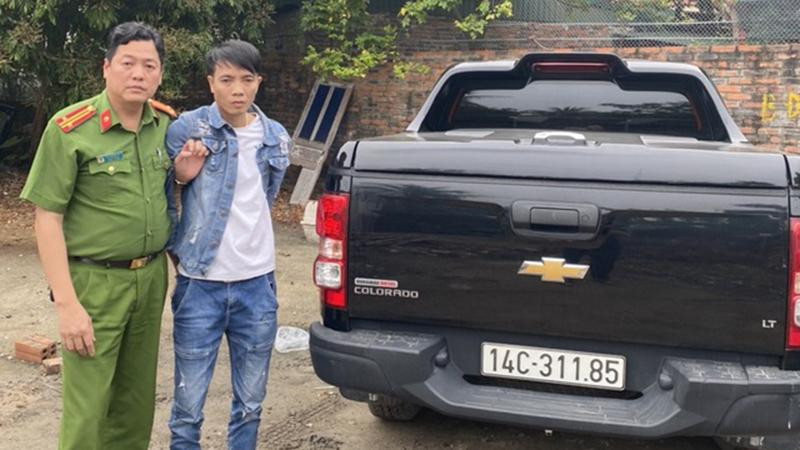 Đối tượng Phúc bị lực lượng công an bắt giữ (Ảnh: Công an cung cấp)