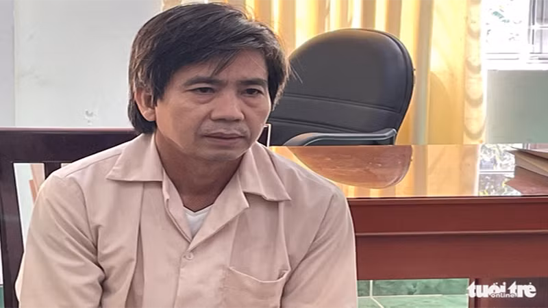 Nguyễn Thanh Tùng tại cơ quan cảnh sát (Ảnh: Tuổi Trẻ online)