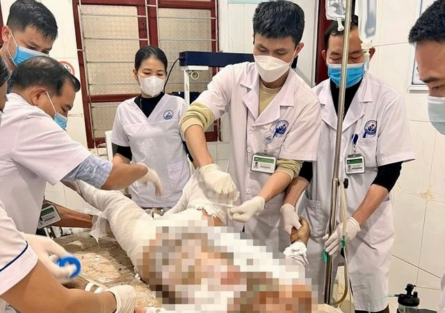 Ông X. được cấp cứu tại bệnh viện Ông X. được cấp cứu tại bệnh viện