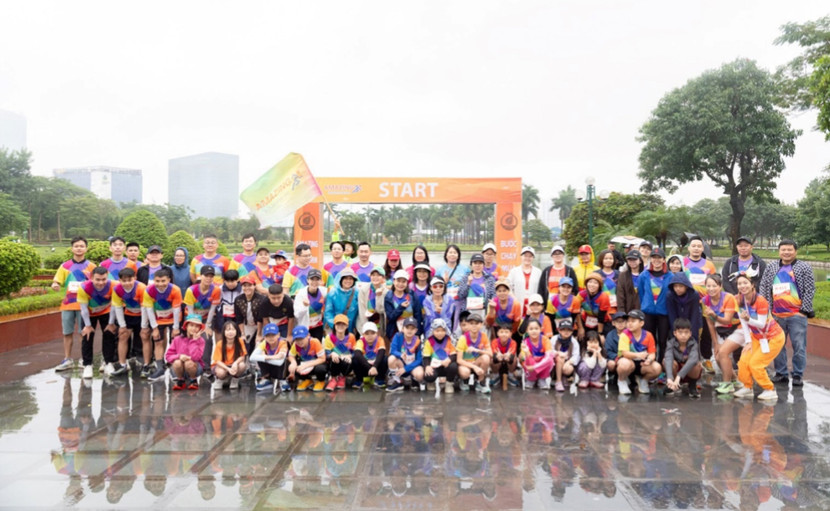 Đông đảo nhất là các VĐV cự ly 4km, gồm nhiều VĐV nhí và VĐV mới làm quen với chạy bộ Đông đảo nhất là các VĐV cự ly 4km, gồm nhiều VĐV nhí và VĐV mới làm quen với chạy bộ