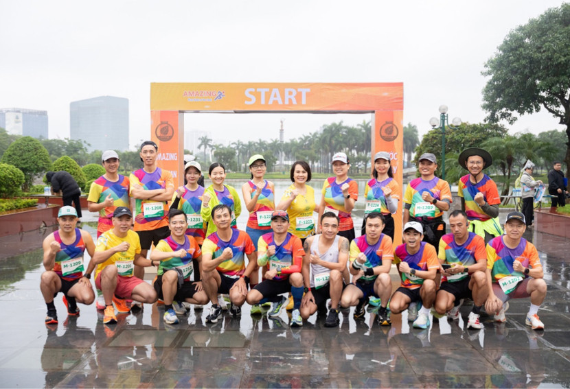 Các VĐV chạy cự ly 12km trước khi xuất phát Các VĐV chạy cự ly 12km trước khi xuất phát