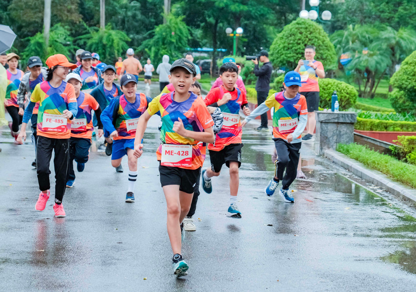 Các VĐV nhỏ tuổi bứt phá ngay từ đầu Các VĐV nhỏ tuổi bứt phá ngay từ đầu