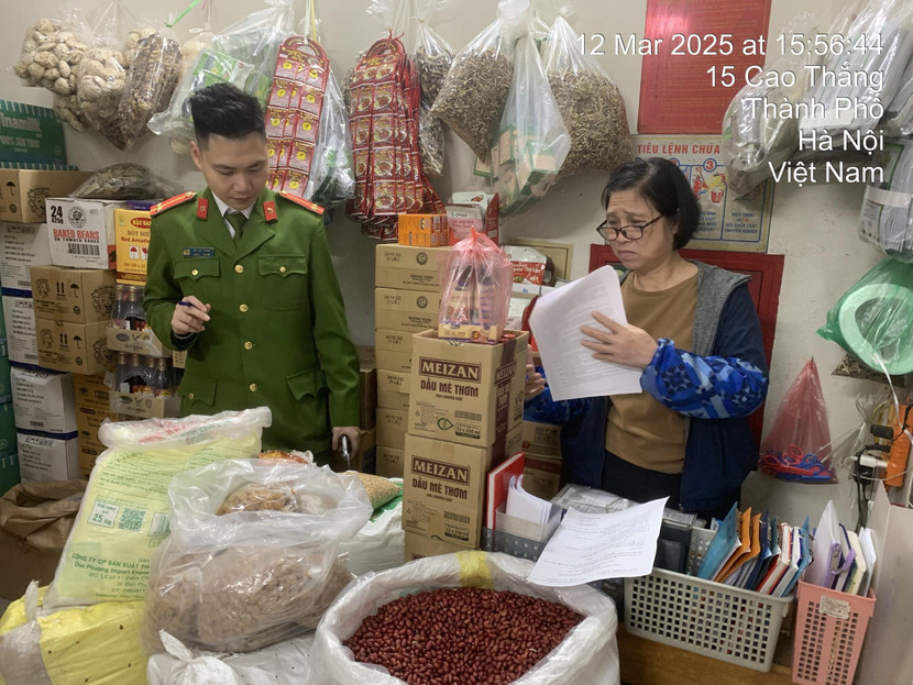 Kiểm tra an toàn PCCC đối với hộ kinh doanh tại địa chỉ 15 phố Cao Thắng Kiểm tra an toàn PCCC đối với hộ kinh doanh tại địa chỉ 15 phố Cao Thắng